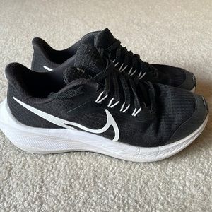 Nike Pegasus 39 Youth size 1.5.